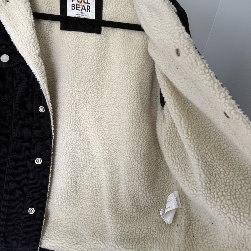 Pull&Bear Black Corduroy Jacket with Cream Sherpa Lining - Picture 4 of 7